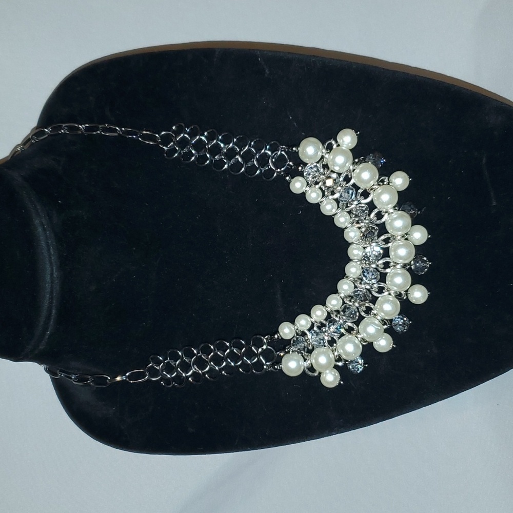 Vera Wang faux pearl and faux crystal 3 layer cluster and drop tier 22" necklace - Picture 1 of 5